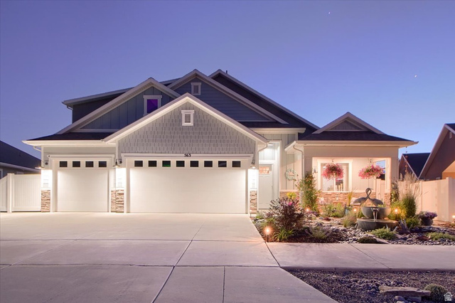 563 E Pebble Creek Dr
                     MLS #2160459