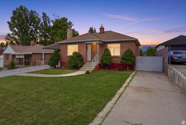 774  37th St
                     MLS #2160681