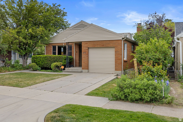 270 E 11th Ave
                     MLS #2160701