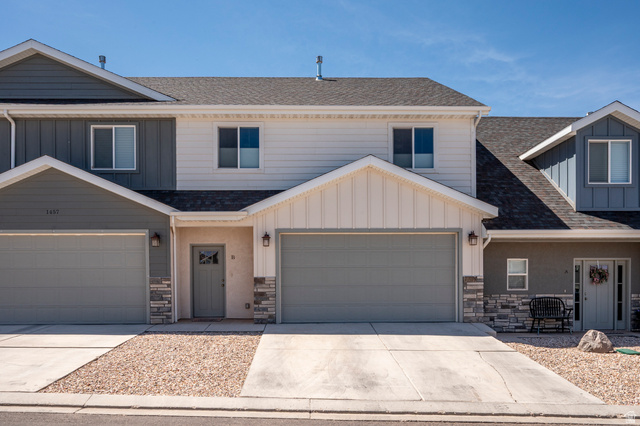 Main photo for 1457 W Topaz Dr #b