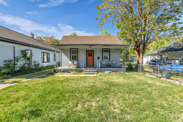 Main photo for 948 E 22nd St