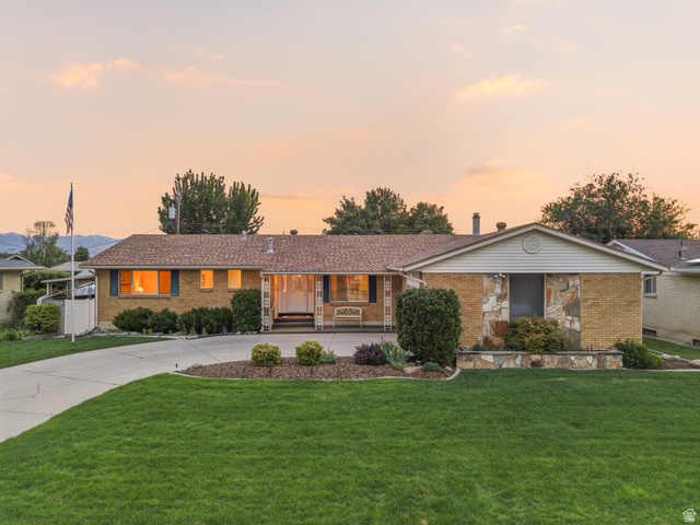 8328 S Roosevelt St
                     MLS #2161008