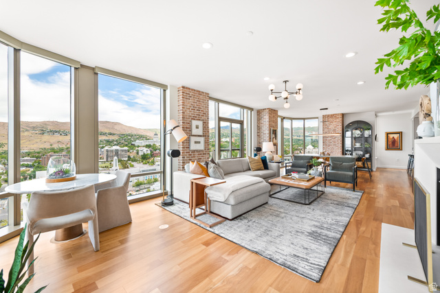 99 W South Temple St #2206
                     MLS #2161053