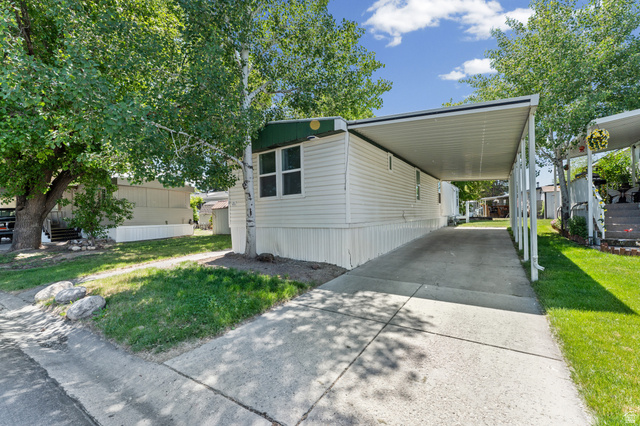 Main photo for 881 W Storm Moutain Dr