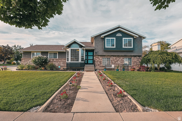 128 W Clay Park Dr
                     MLS #2161193