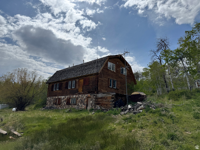 Main photo for 1941 S Pine Dr