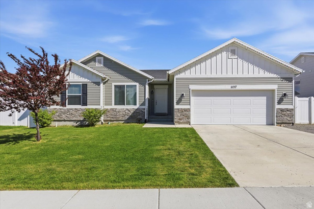 1127 W Honeycomb Dr
                     MLS #2161452