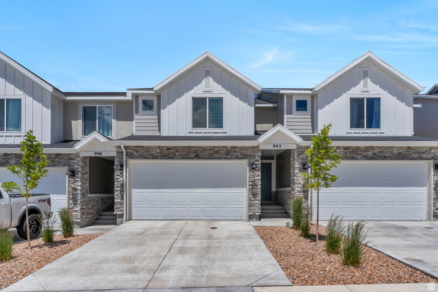 992 W Broadleaf Dr
                     MLS #2161556