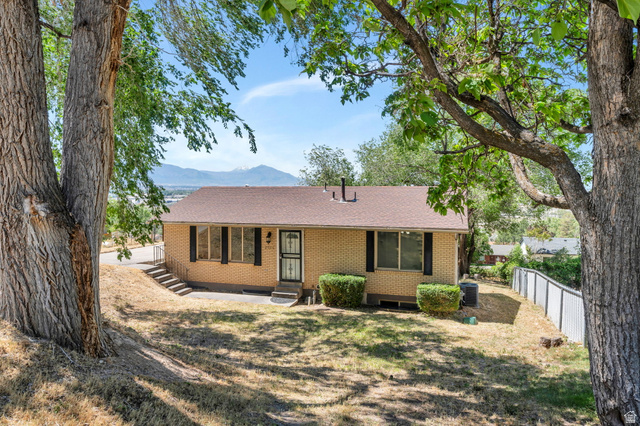 2066  Park St
                     MLS #2161560