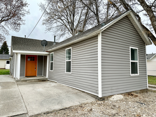 282 E Vine St
                     MLS #2161685