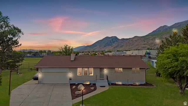 1228 N Gilbert Cir
                     MLS #2161772