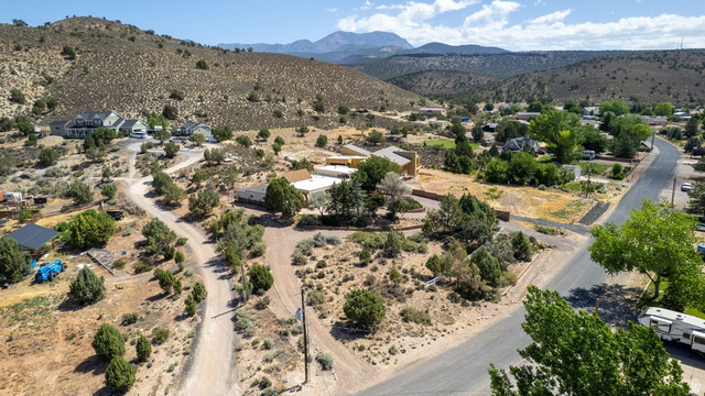 1122 W Diamond Valley Dr
                     MLS #2162021