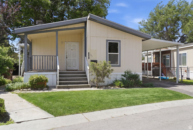 Main photo for 1181 W Bobolink St