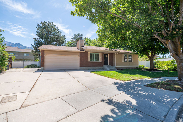 2090 E Greenwich Cir
                     MLS #2162352