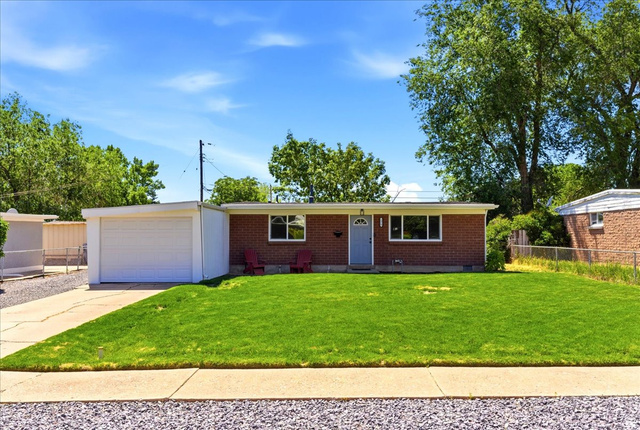 1319 N Reid Ave
                     MLS #2162428