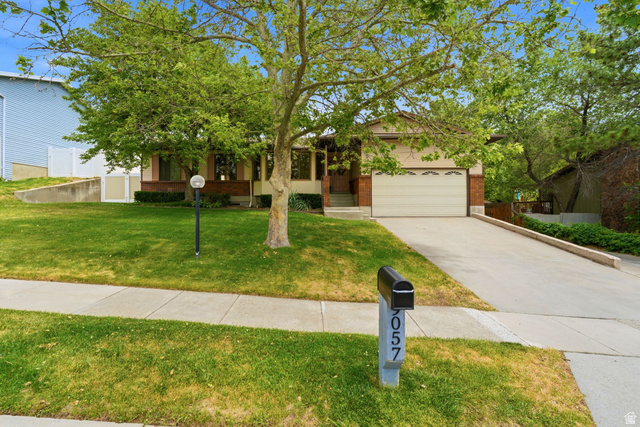 9057 S Cherbourg Pl
                     MLS #2162574