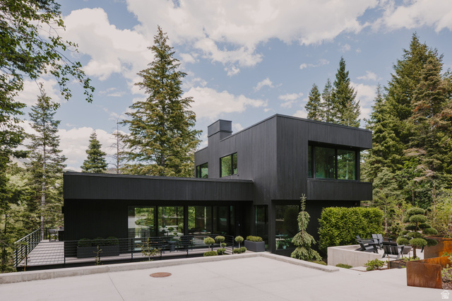 3011 E Ridge Top Rd
                     MLS #2162590