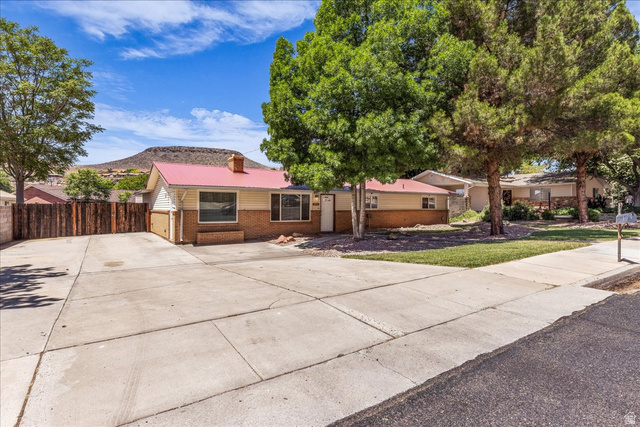 573 W Diagonal St
                     MLS #2162657