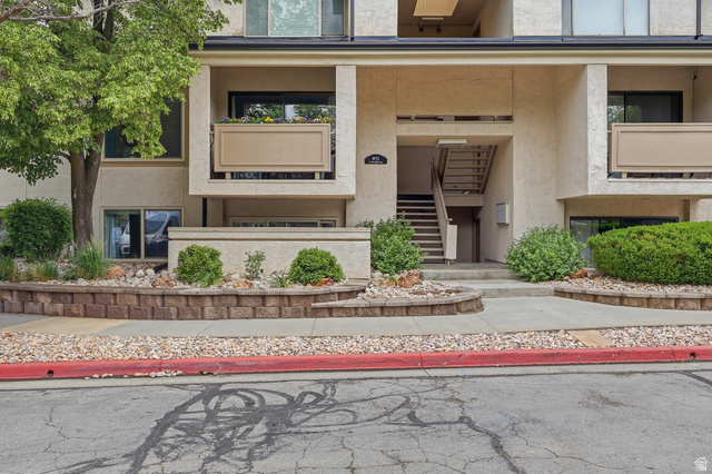 Main photo for 971 E Creekhill Ln #10