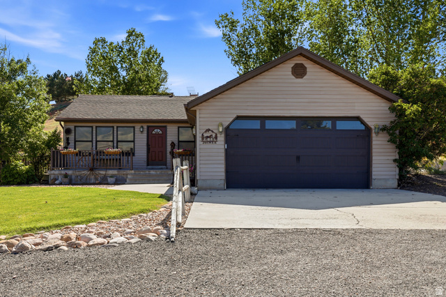 Main photo for 1145 N West Henefer Rd