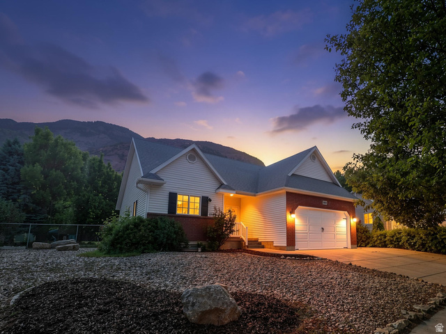 1290 N Fowler Ave
                     MLS #2163036