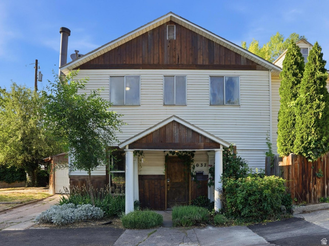 1037 E Linden Ave
                     MLS #2163090