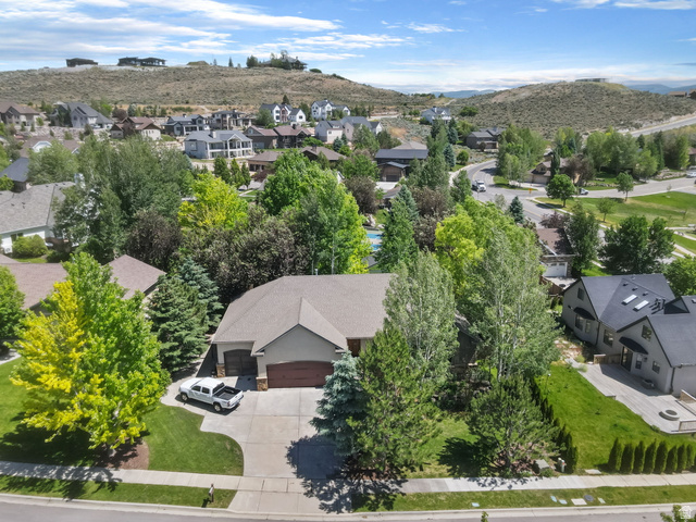 644  Oakwood Dr
                     MLS #2163232