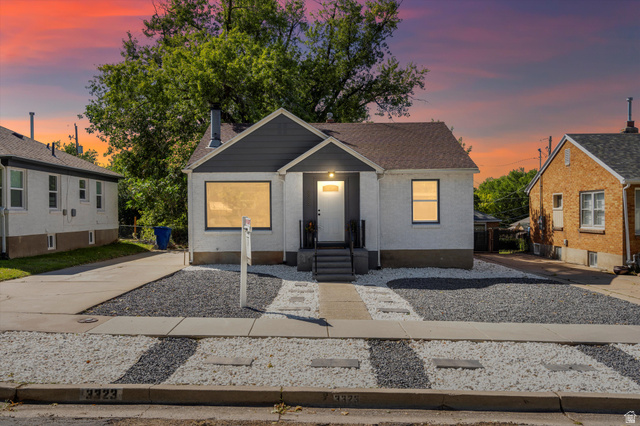 3323  Jackson Ave
                     MLS #2163335