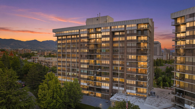 241 N Vine St #1201e.
                     MLS #2163344