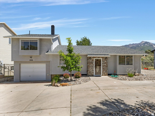 1005 E Violet Dr
                     MLS #2163563