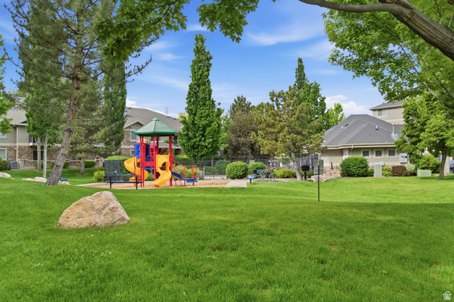 Property in Cottonwood Heights - View 23