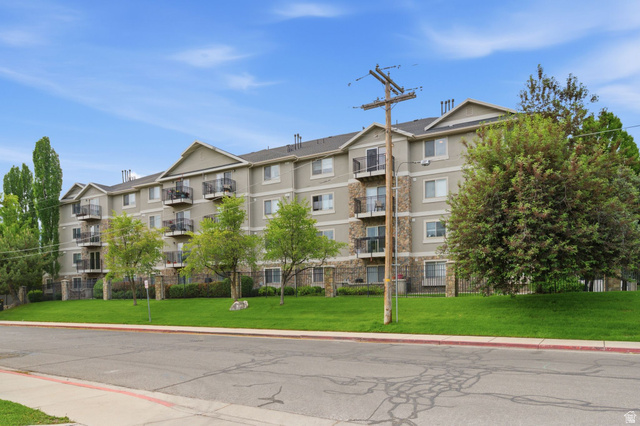 Property in Cottonwood Heights - View 27