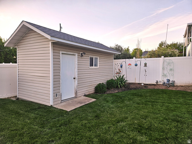 Property in Layton - View 31