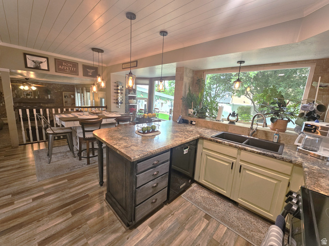 Property in Layton - View 10