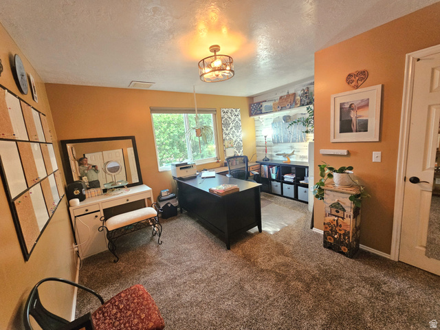 Property in Layton - View 17