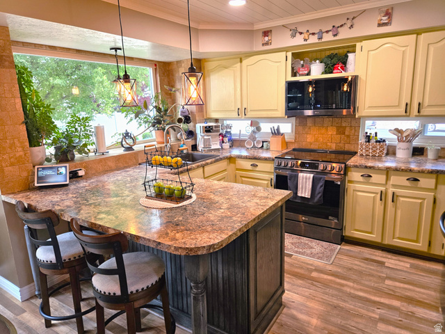Property in Layton - View 8