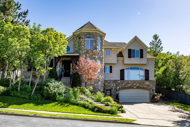 702 S Woodbriar Way
                     MLS #2163744