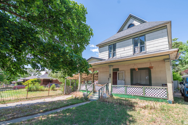 1256  24th St
                     MLS #2163804