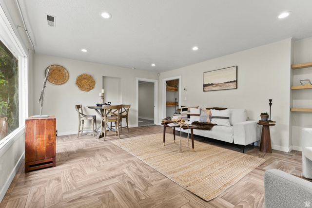 2168  Tyler Ave
                     MLS #2164156