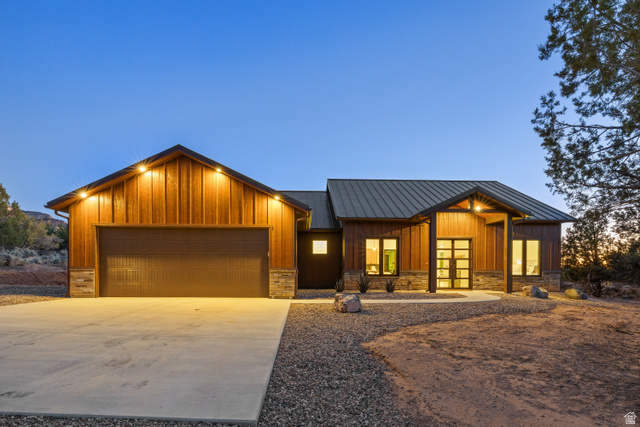 Main photo for 369 W Pinyon Pine Dr