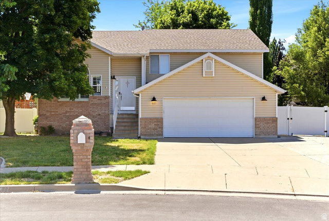 627 W Fremont Cir
                     MLS #2164355