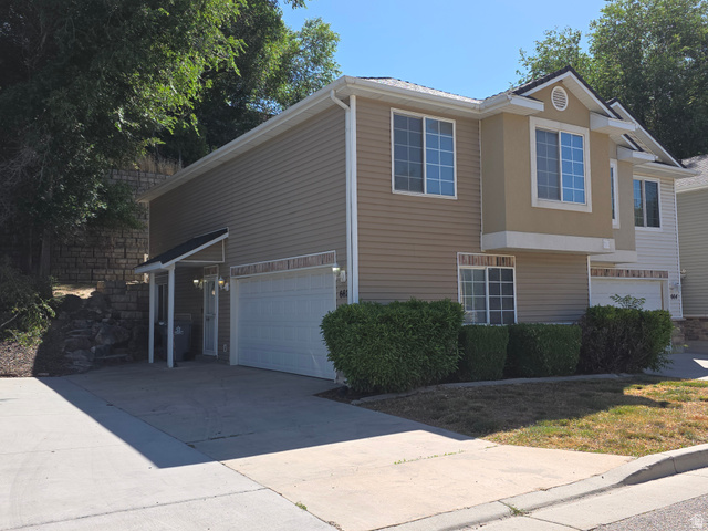 662 E Plum Creek Ln
                     MLS #2164493
