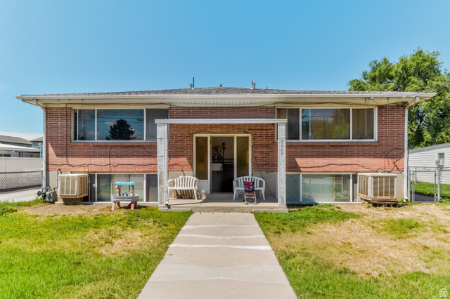 772 W Lennox St
                     MLS #2164540