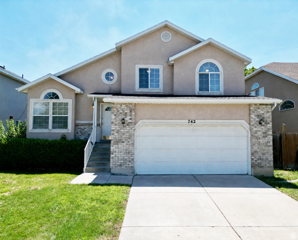 742 E Rowley Dr
                     MLS #2164607