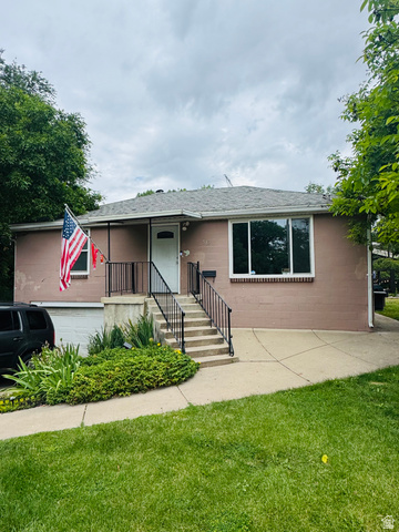 582  Cook St
                     MLS #2164724