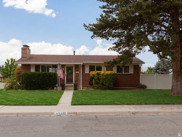 8252 S Wood St
                     MLS #2164738