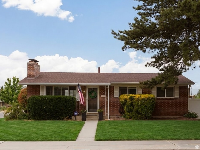 8252 S Wood St
                     MLS #2164738