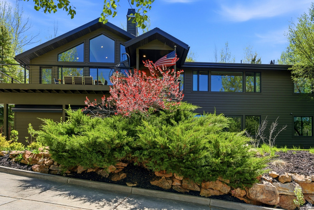 3141 W Homestead Rd
                     MLS #2164740