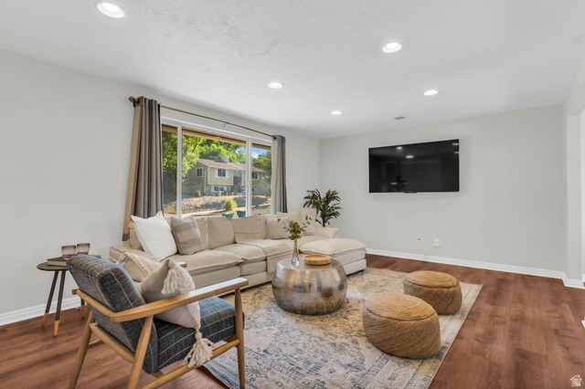 1124 E Webster Dr
                     MLS #2164776