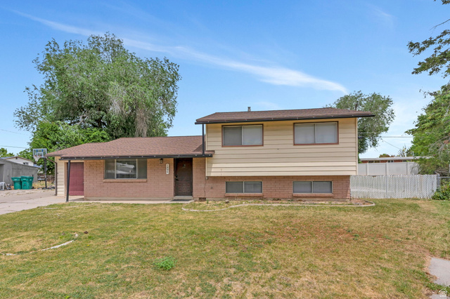 1896  Cliff Pl
                     MLS #2164854